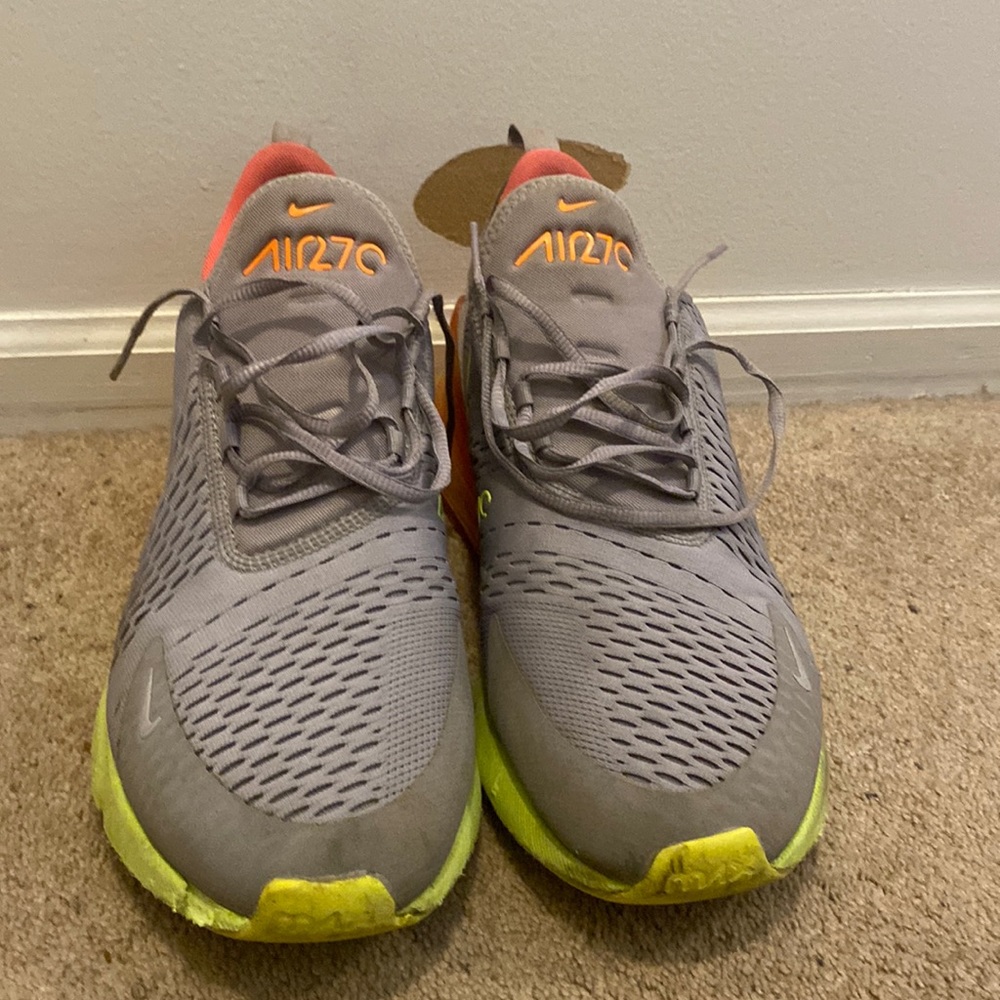 Nike 270s